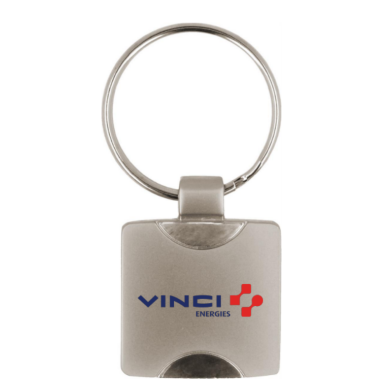 Gadget with logo Key ring SIMPLIS Classic square key ring with logo  in zinc alloy. Individually packed in gift box. Available color: Silver Dimensions: 7X3,5X0,7 CM Width: 3.5 cm Length: 7 cm Height: 0.7 cm Volume: 0.11 cdm3 Gross Weight: 0.035 kg Net Weight: 0.027 kg Magnus Business Gifts is your partner for merchandising, gadgets or unique business gifts since 1967. Certified with Ecovadis gold!