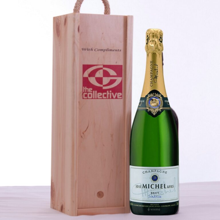Champagne and crate with logo Surprise your employees and customers with an exclusive Champagne package with your logo. Logo and message can be printed on bottle and capsule. Minimum order quantity. Depending on the surface we can use embroidery, engraving, 360° imprint or screen print. Magnus Business Gifts anticipated on what society expects today: focus on corporate social responsibility. Combined with our top service, if required, without extra service for low budget solutions. Magnus Business Gifts is your partner for merchandising, gadgets or unique business gifts since 1967. Certified with Ecovadis gold 2022!
